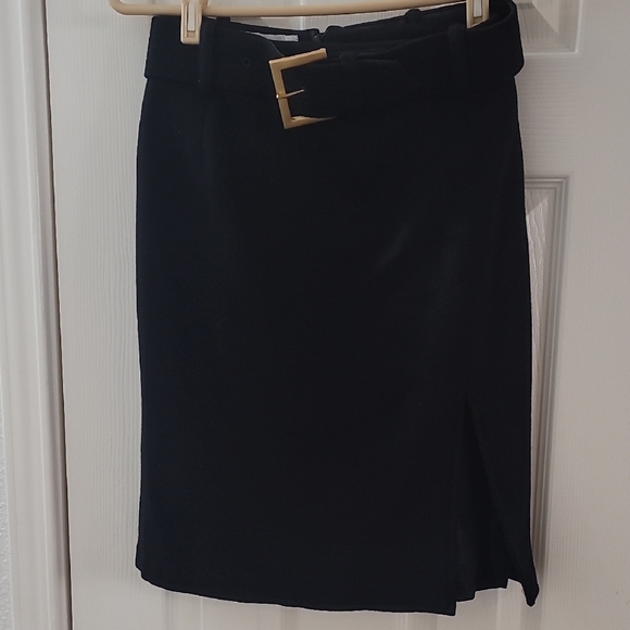 Lillie Rubin Dresses & Skirts - Vintage Lillie Rubin Black Pencil Skirt with Gold Buckle Sz 4